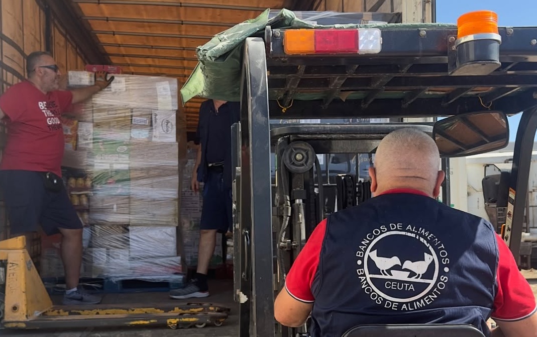 El Banco de Alimentos aclara que tras el primer día de caos mantiene su ayuda a las personas vulnerables de Ceuta
