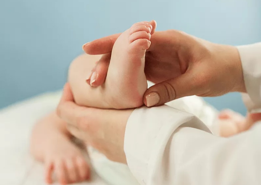 El Colegio de Enfermería de Ceuta forma a sus matronas en el método "Shantala" para mejorar el bienestar neonatal