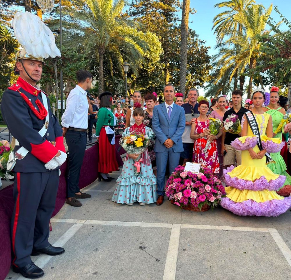 La Casa Regional de Ceuta en Melilla renueva su devoción a la Virgen de África con su participación en la tradicional ofrenda floral