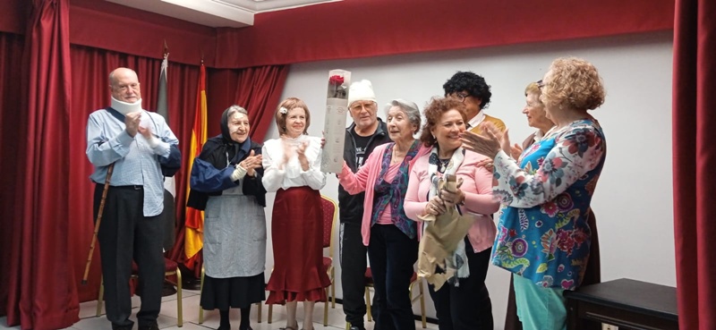 La Casa de Ceuta en Sevilla acoge una exitosa representación teatral que llena su sede de público y aplausos