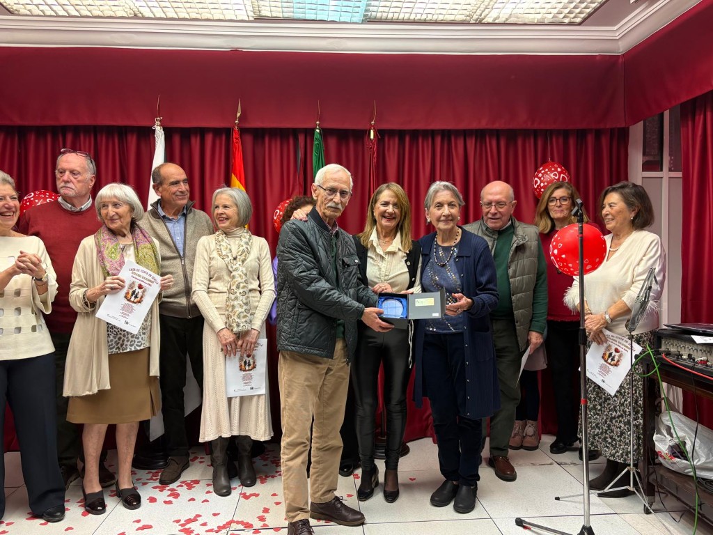 Lleno en la Casa de Ceuta en Sevilla en el recital de poesía por el Día de los Enamorados