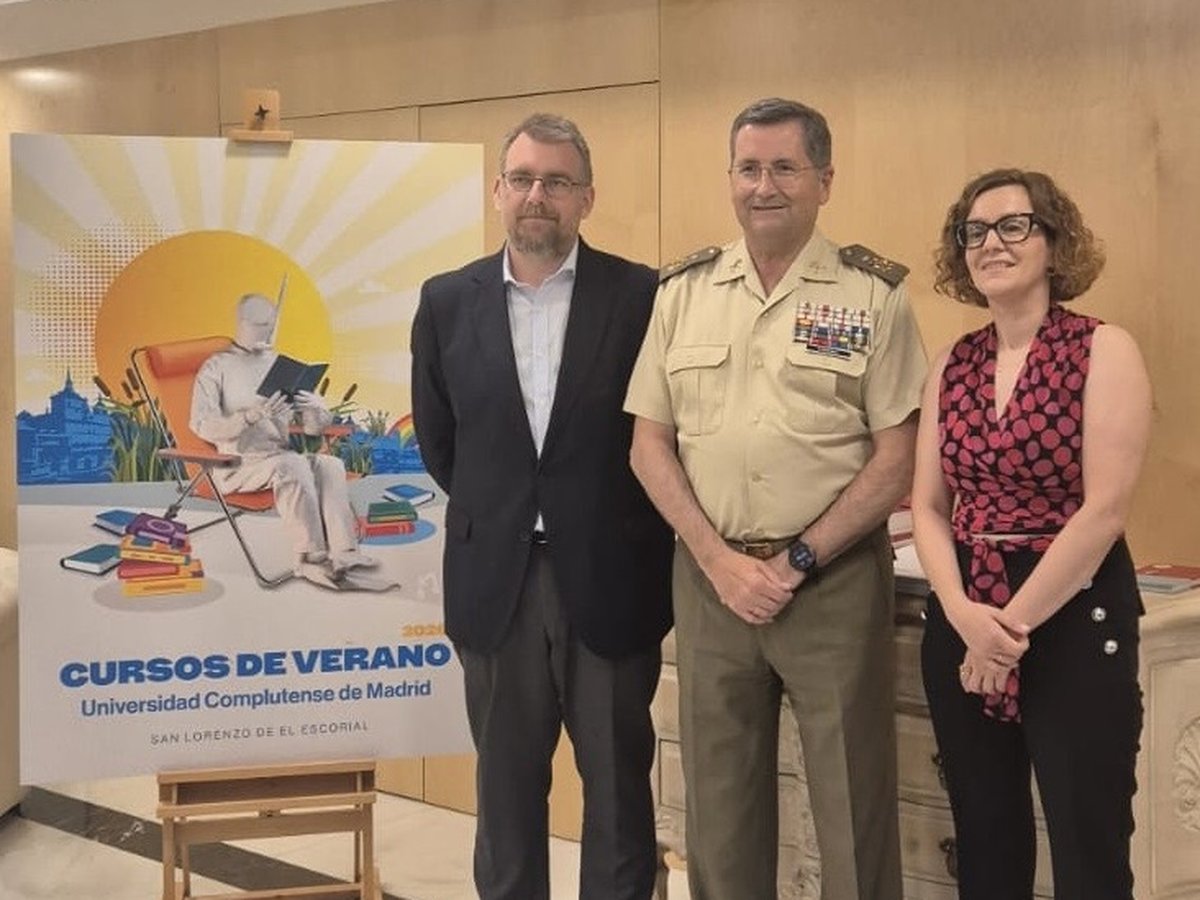 El JEME clausura un curso de verano de la Universidad Complutense de Madrid