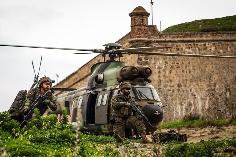 Unidades de la Comandancia General se adiestran con el Batallón de Helicópteros de Canarias