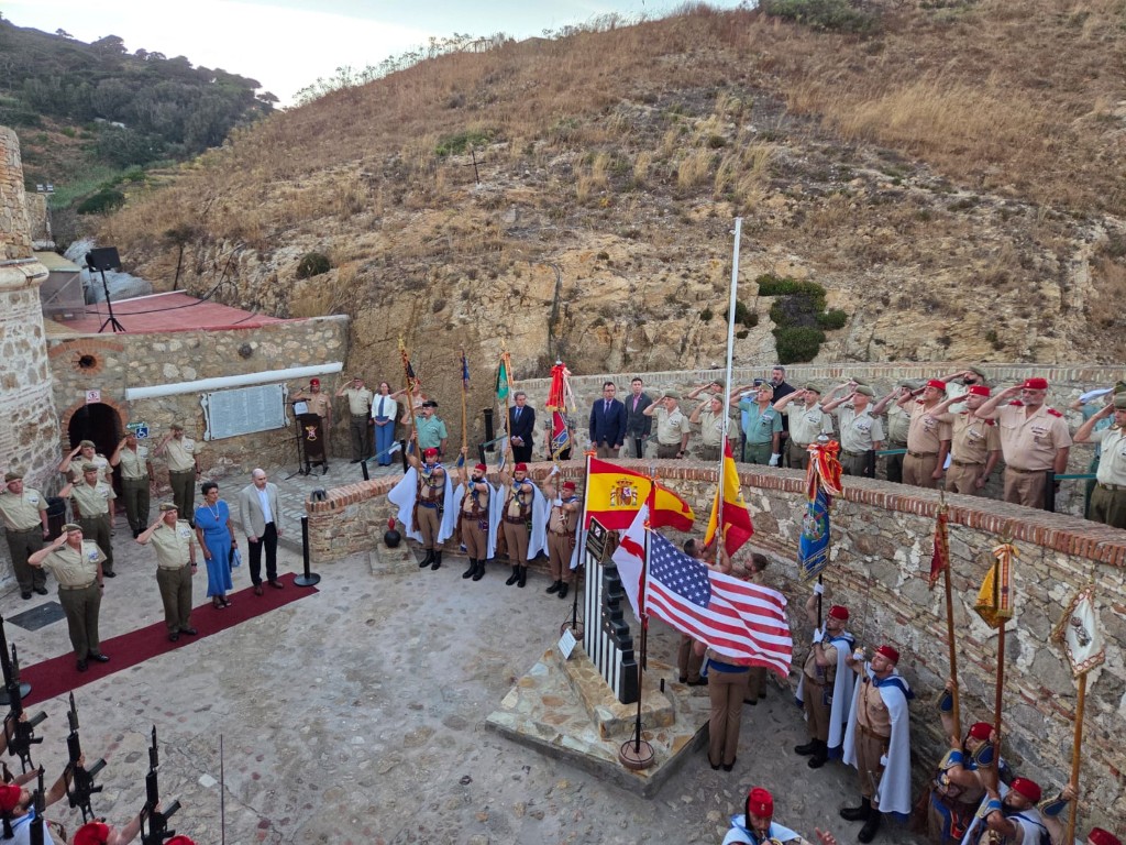 El homenaje a Fernando de Leyba y el arriado de la bandera cierran los actos por el 115 aniversario de Regulares