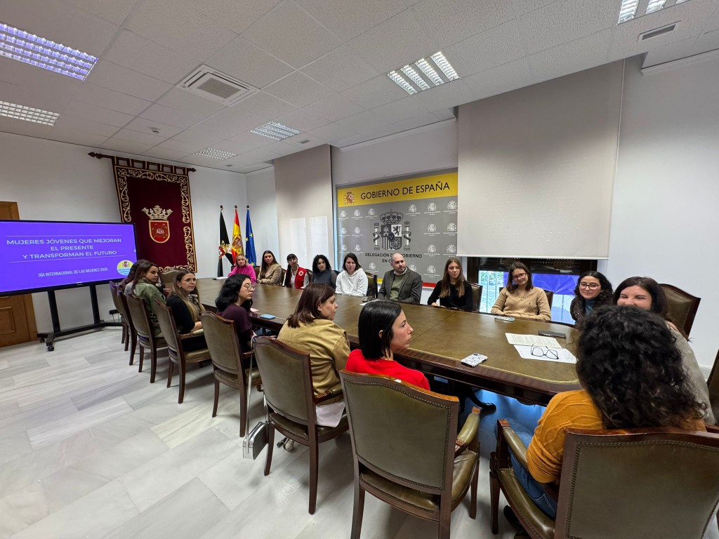 Delegación del Gobierno escucha a jóvenes de distintos ámbitos para analizar los retos de la igualdad tras el 8M