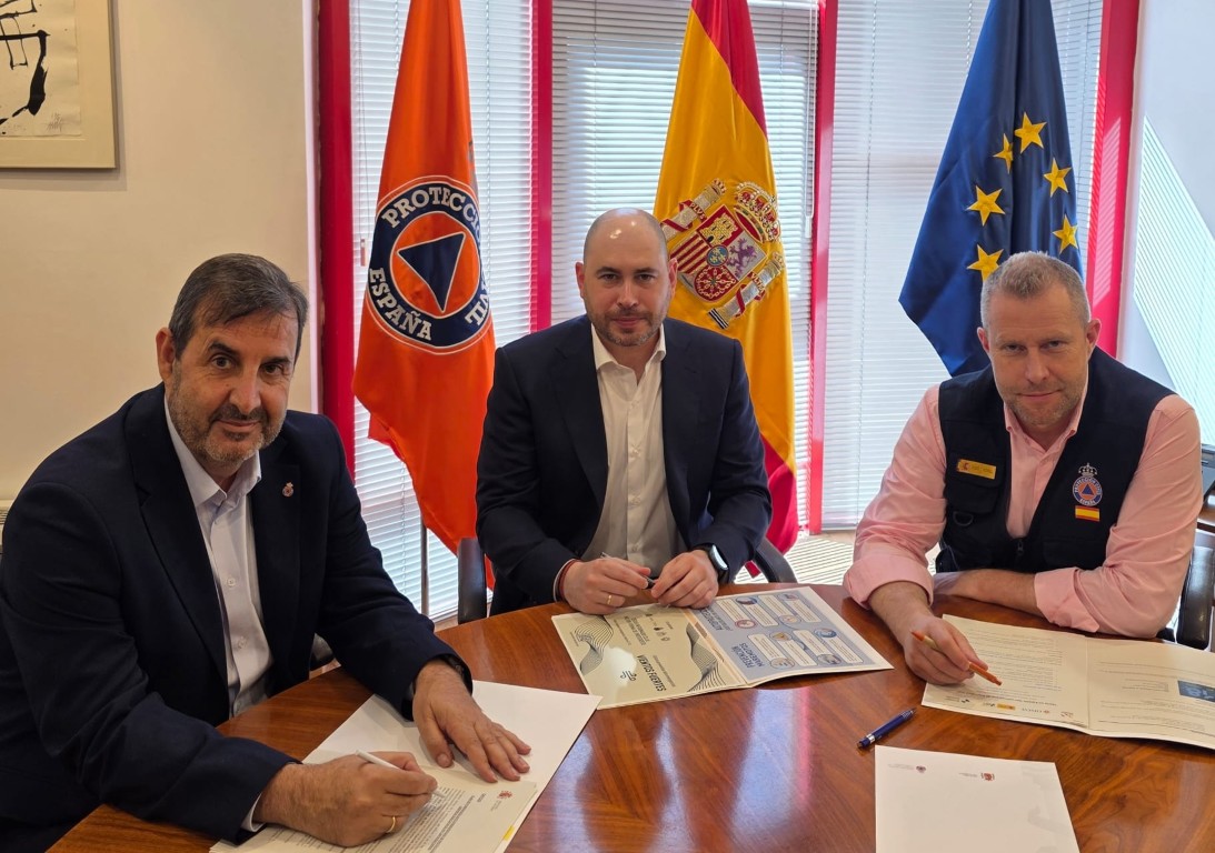 El delegado del Gobierno visita el Centro Nacional de Emergencias en Madrid