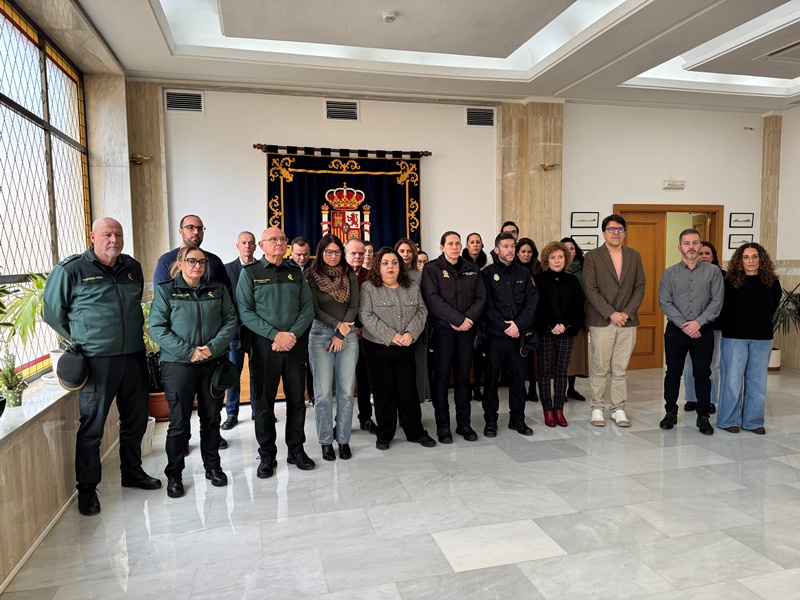 Un nuevo minuto de silencio por las dos últimas víctimas de la violencia de género