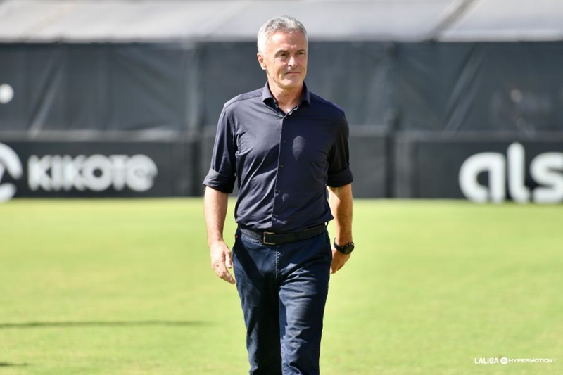 Fran Escribá lamenta el empate en el Murube: "Es absolutamente injusto haber llegado así al descuento"
