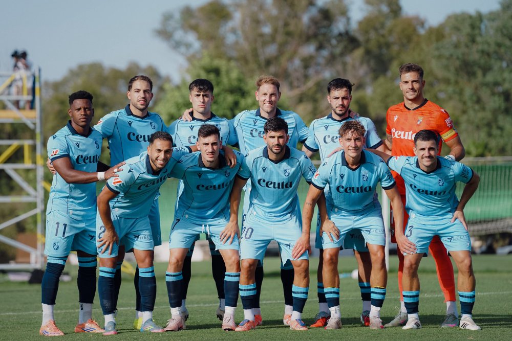 El Ceuta sigue creciendo en pretemporada y supera al Granada con un gol de Omar Sadik (1-0)