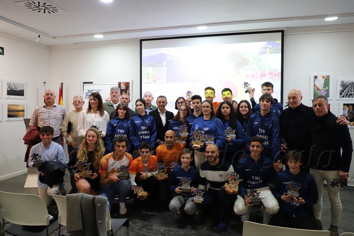 La Federación de Triatlón de Ceuta celebra su entrega anual de premios y su vigésimo quinto aniversario