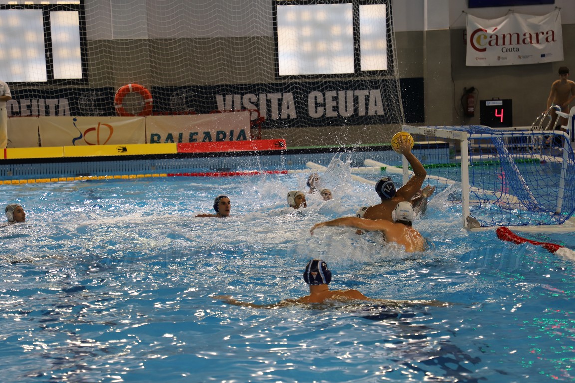 El CN Barcelona "nada a su gusto" y golea al Caballa (8-25) en el regreso a la competición