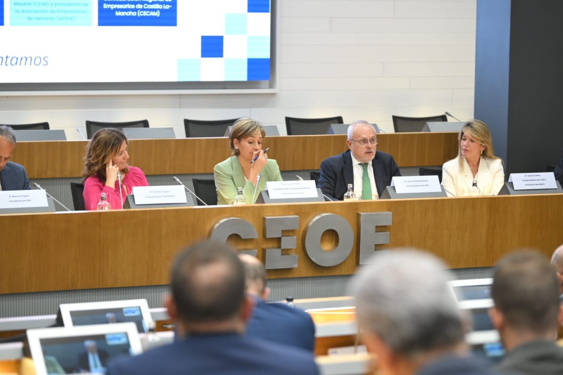 Arantxa Campos modera en la CEOE una mesa nacional sobre el absentismo laboral