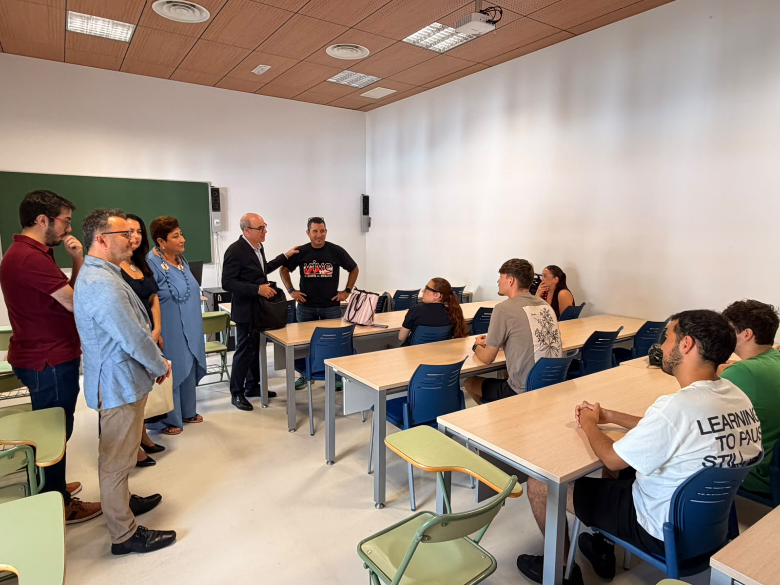 El rector visita las aulas del campus universitario de Ceuta en un inicio de curso que arranca con normalidad