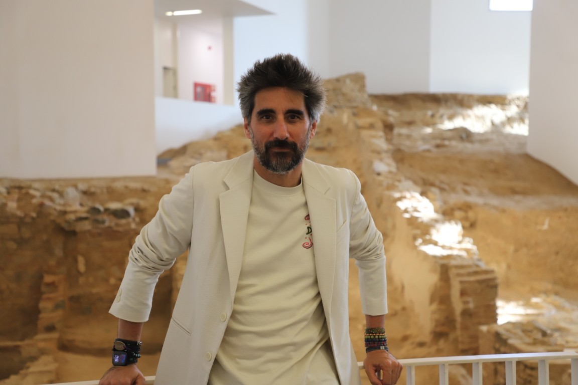 Manel Loureiro: es un placer venir a una ciudad con una vida cultural vibrante como Ceuta