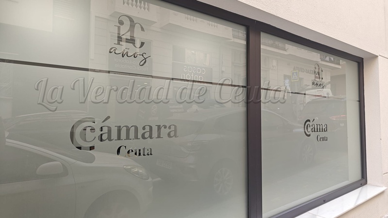 Las Cámaras de Comercio de toda España izan la bandera de Ceuta en apoyo a la ciudad y a su tejido empresarial
