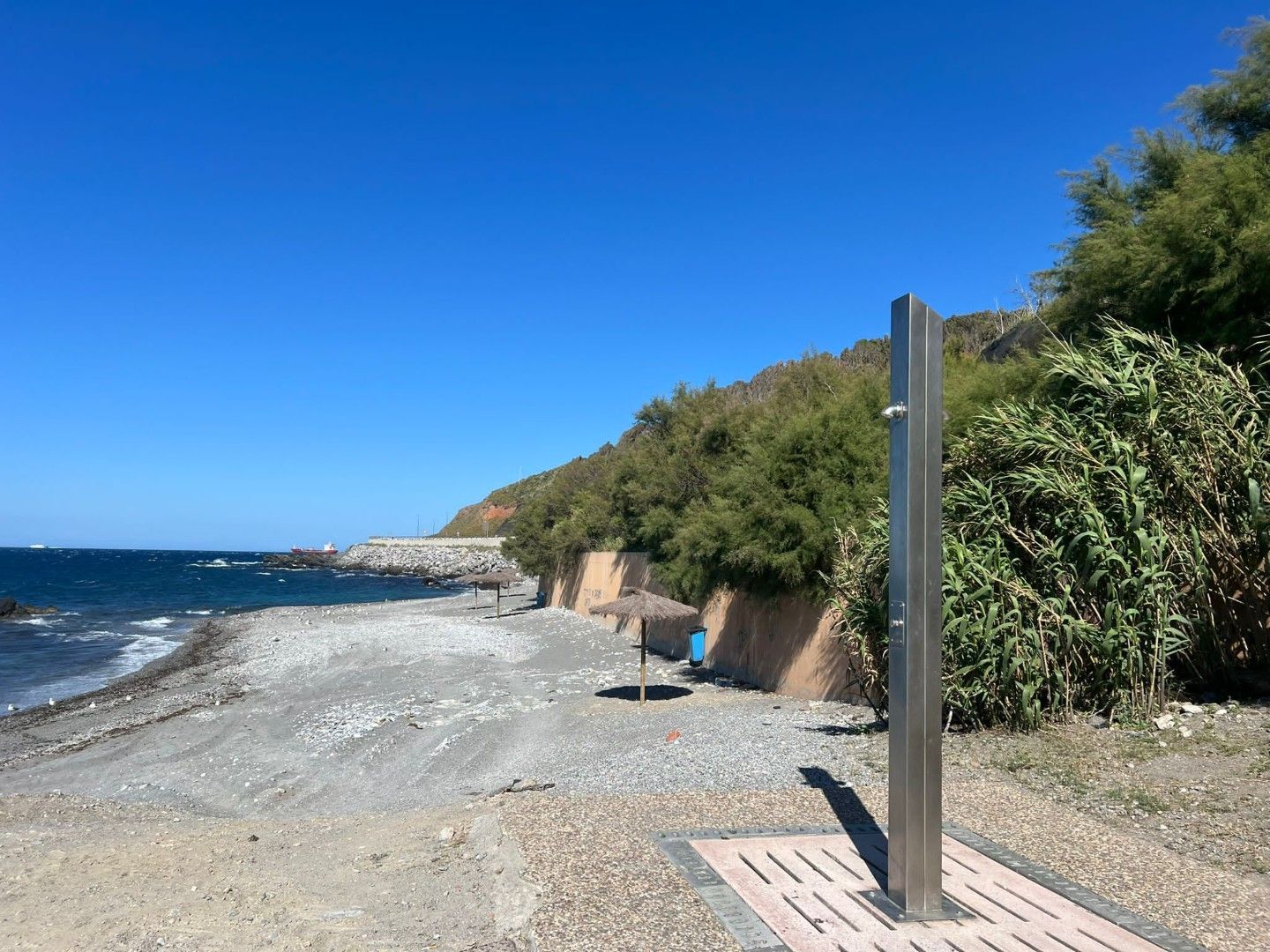La Ciudad despliega 22 vigilantes en las playas de Ceuta ante la situación de excepcionalidad tras la entrada masiva