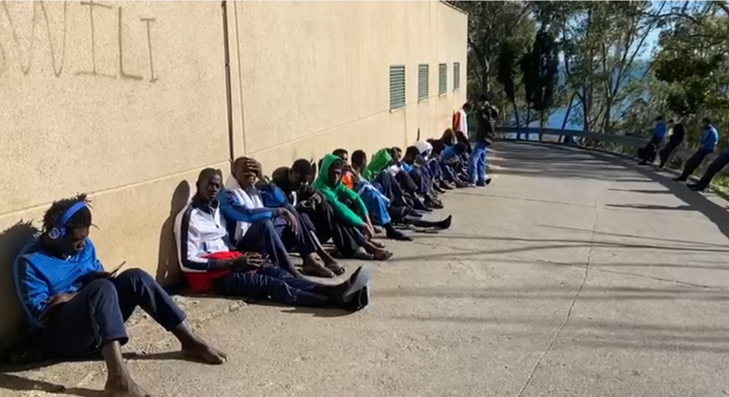 VOX reclama al Gobierno de Vivas que se posicione frente a las regularizaciones masivas de inmigrantes