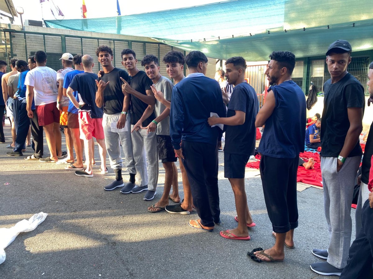Siguen entrando migrantes a nado a través del espigón del Tarajal: hoy al menos otros 15