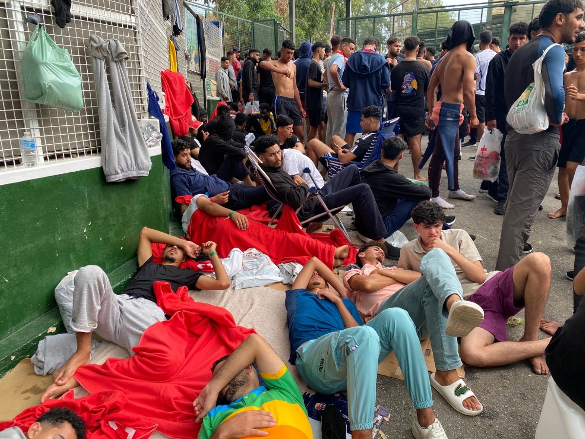 Más de 400 inmigrantes viven ya a las puertas del CETI
