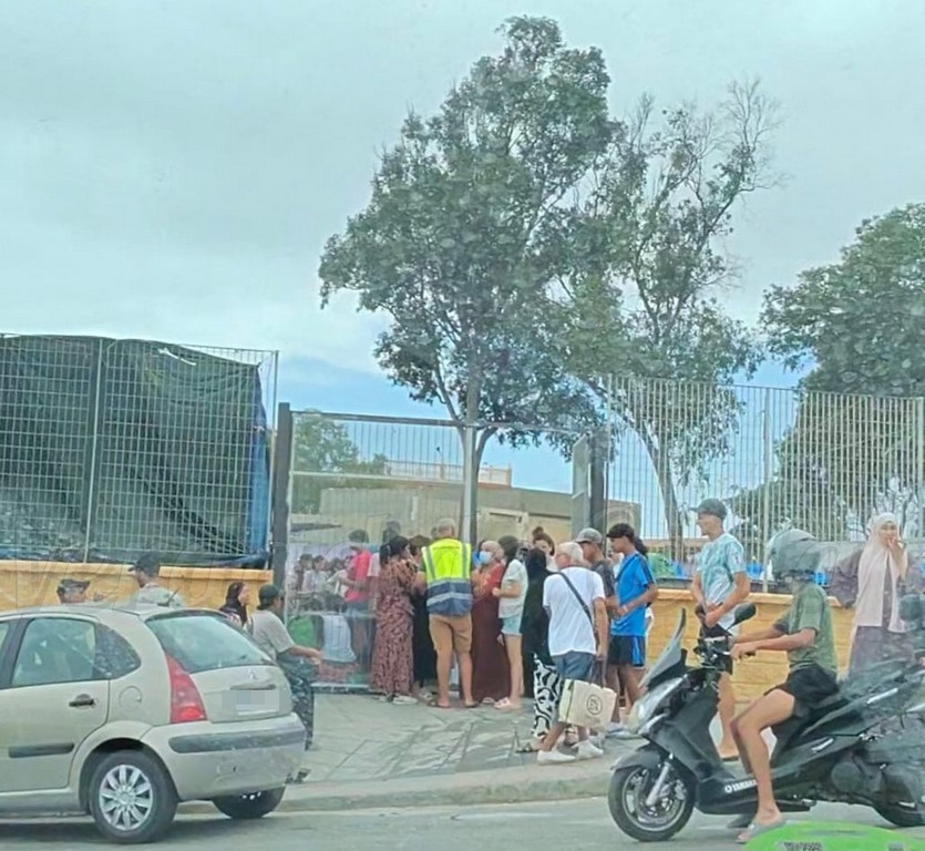 El Gobierno retira los polideportivos del plan de acogida y buscará nuevos espacios "desde el consenso" con Ceuta