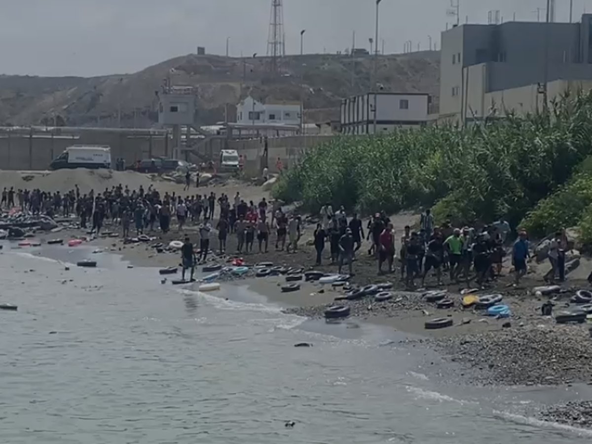 La Guardia Civil desmiente que facilite flotadores a los migrantes y denuncia un bulo difundido desde medios marroquíes