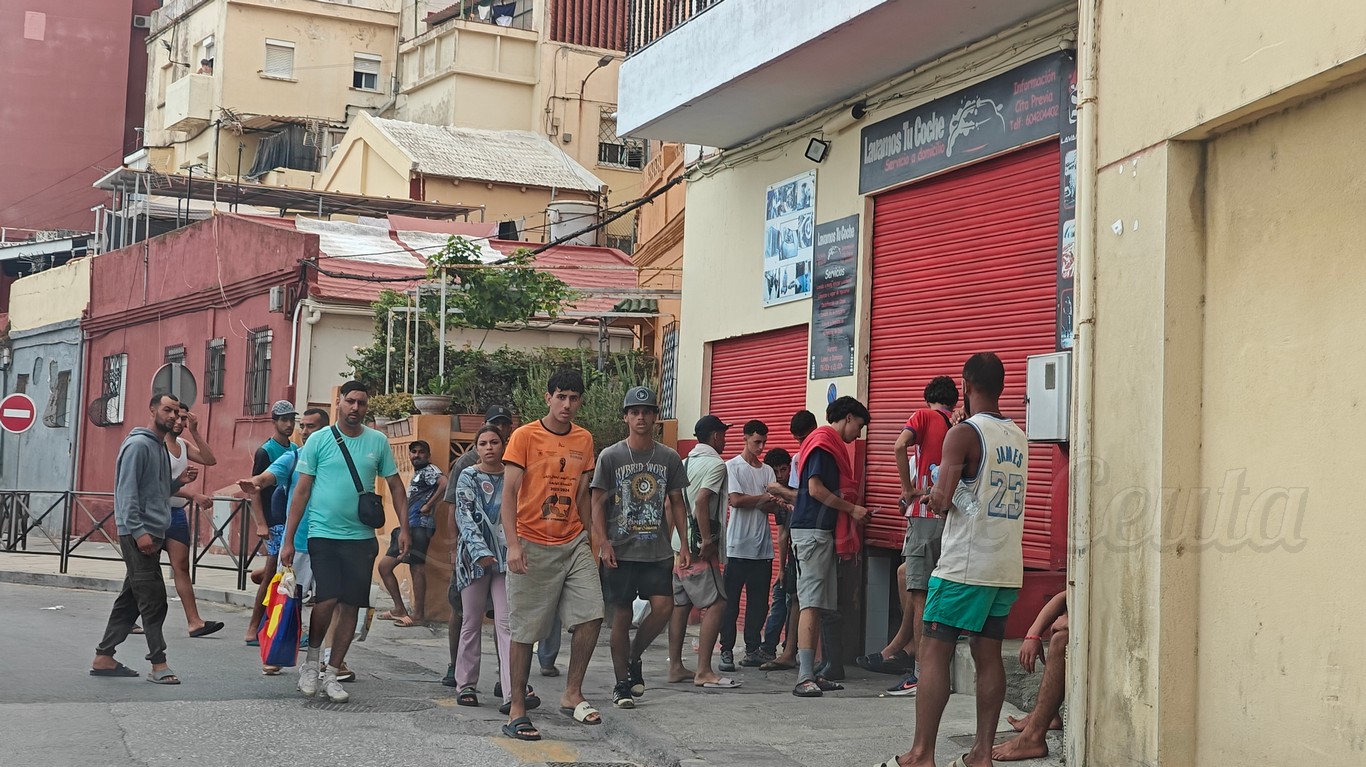 Torres activa todas las vías para los menores de Ceuta: reagrupación familiar, redistribución y traslados