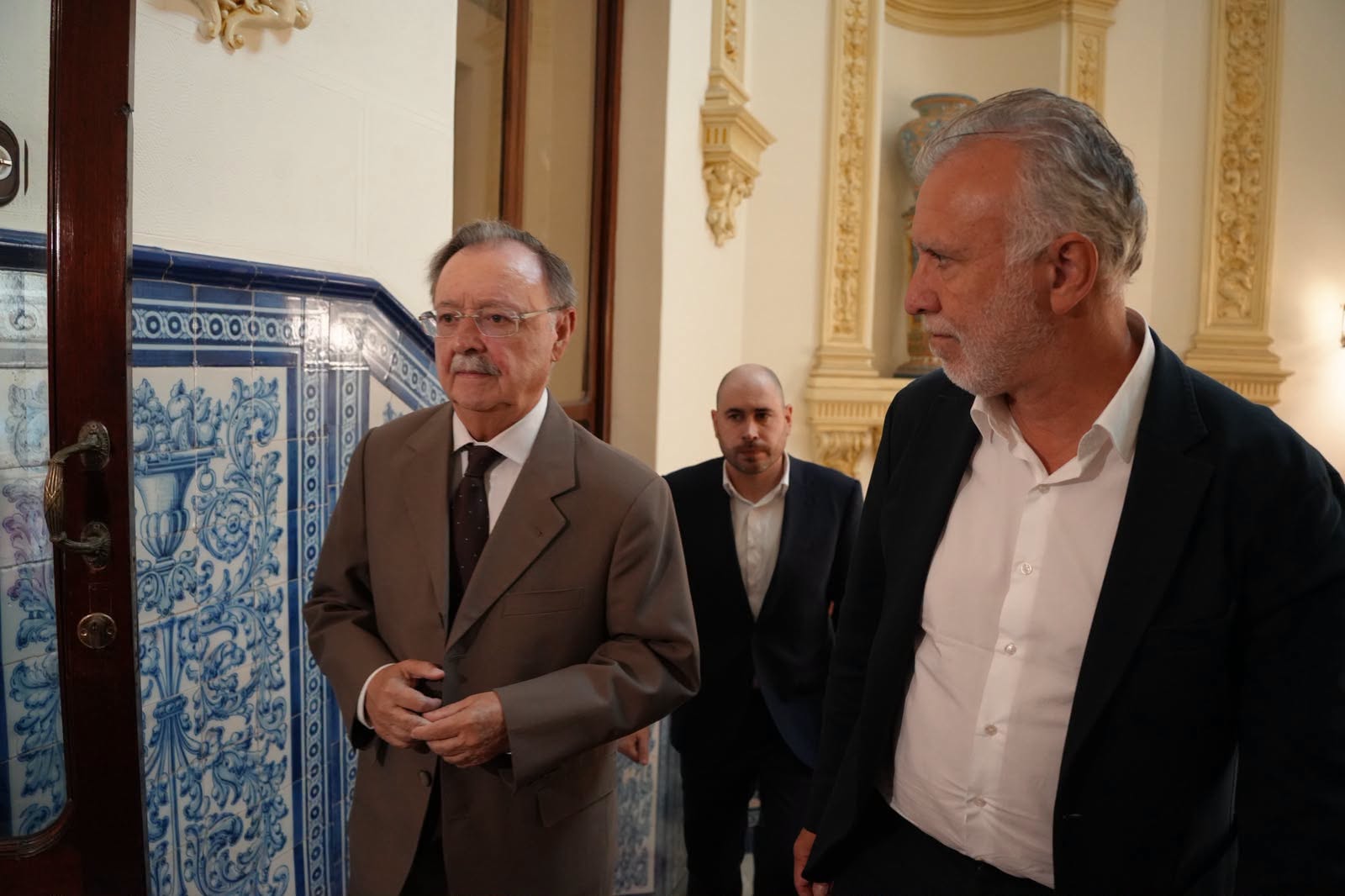 Torres y Vivas acuerdan consensuar los espacios para alojar a los migrantes en Ceuta