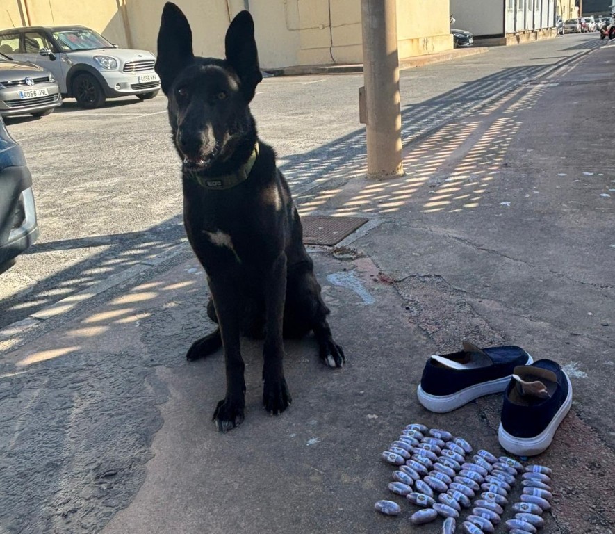 La Policía Nacional detiene en El Tarajal a un hombre con 650 gramos de droga ocultos en sus zapatos