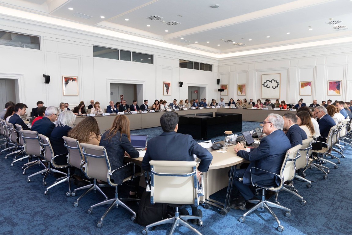 La Ciudad plantea al Ministerio reforzar con convenios específicos la asignación para Ceuta en el Plan de Vivienda