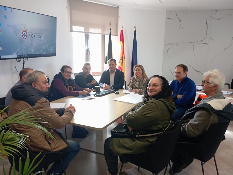 Los vecinos de Juan XXIII, informados del inicio de la rehabilitación de la barriada