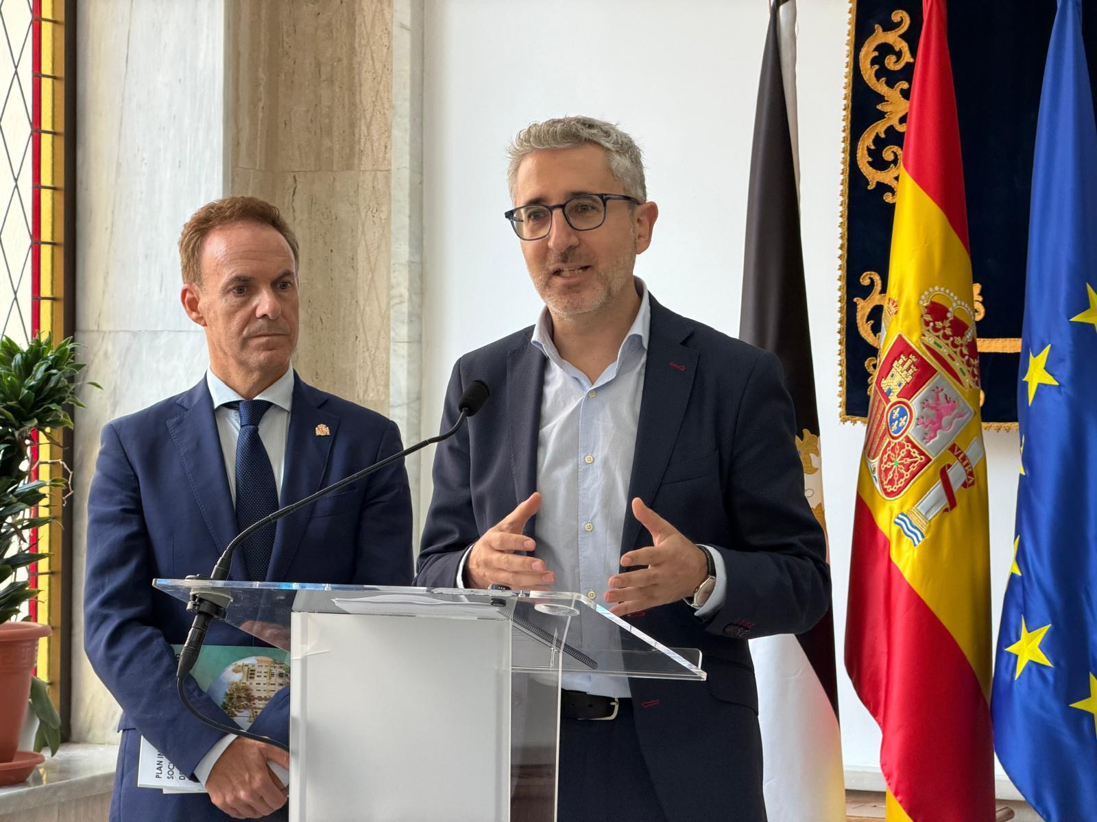 Arcadi España garantiza la “estabilidad financiera” del Ayuntamiento de Ceuta