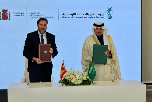 Óscar Puente anuncia una operación de 2.800 millones en Arabia Saudí con la continuidad de Renfe hasta 2038 y la compra de 20 trenes a Talgo 