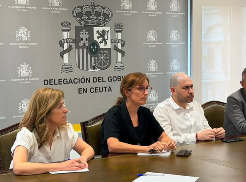 Tensión en Ceuta ante la visita de Mónica García: abucheos a la ministra y críticas por la situación sanitaria