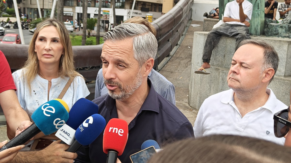 Juan Bravo reclama el cierre de la frontera: "La gente de Ceuta tiene miedo y el Gobierno tiene que actuar ya"