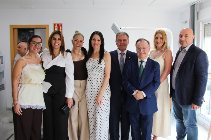 Vivas asiste a la presentación de la primera Unidad de Medicina Hiperbárica en Ceuta