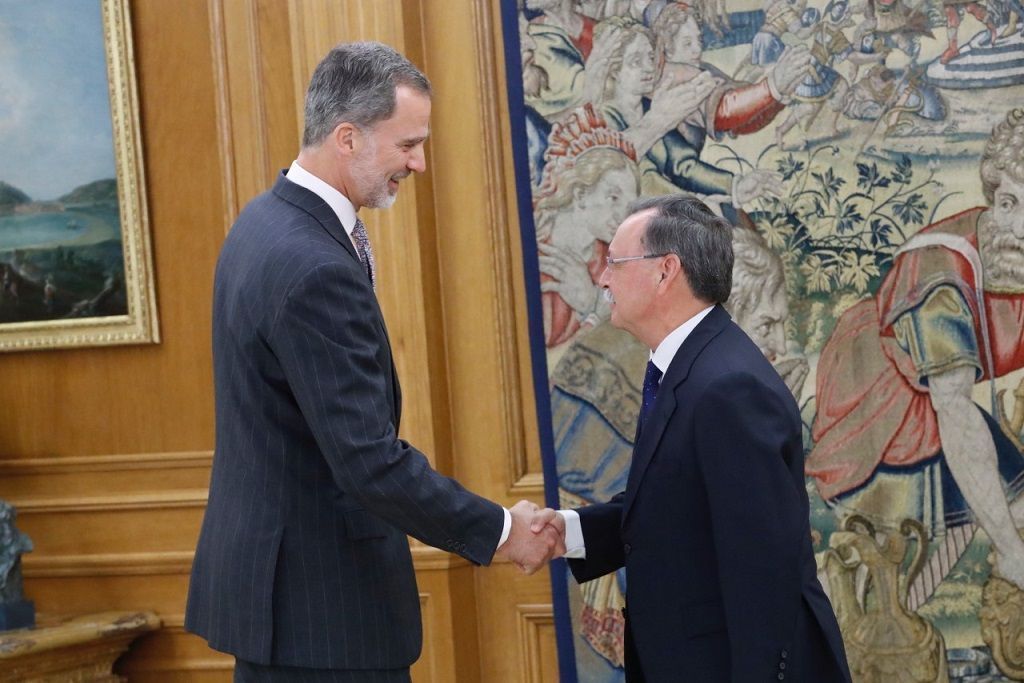 Felipe VI recibe a Juan Vivas en Marivent para analizar la situación de Ceuta tras la crisis migratoria