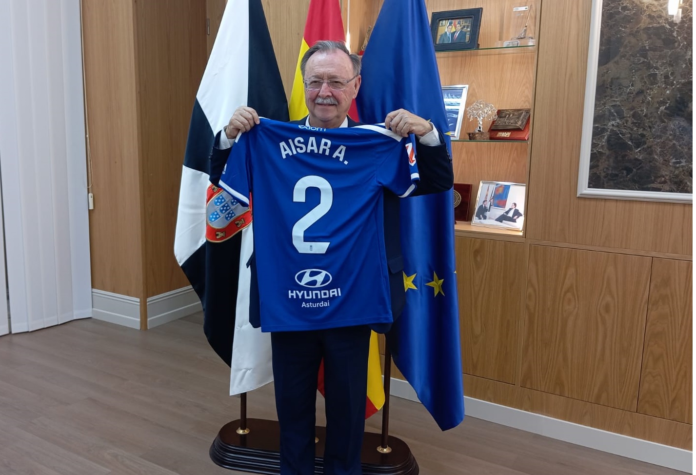 Aisar Ahmed envía su apoyo a Ceuta con una camiseta del Oviedo y un mensaje: “Ceuta siempre será mi casa”
