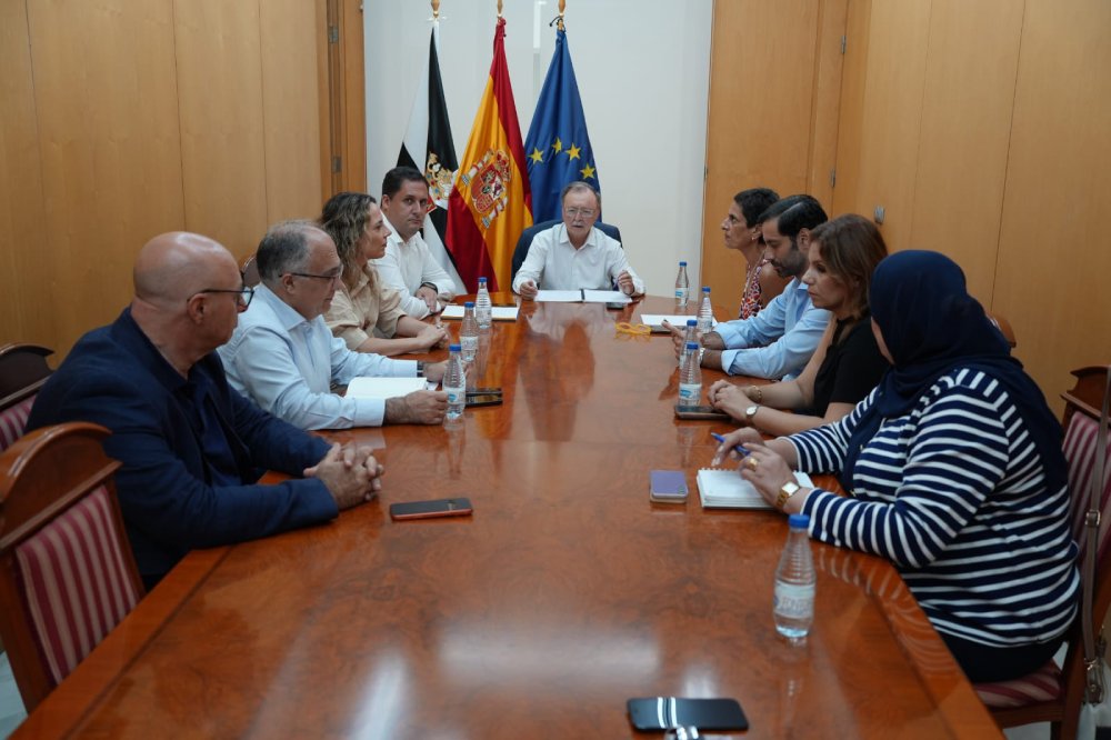 Vivas reclama en Europa una respuesta urgente para Ceuta y traslada al Gobierno el respaldo de Felipe VI