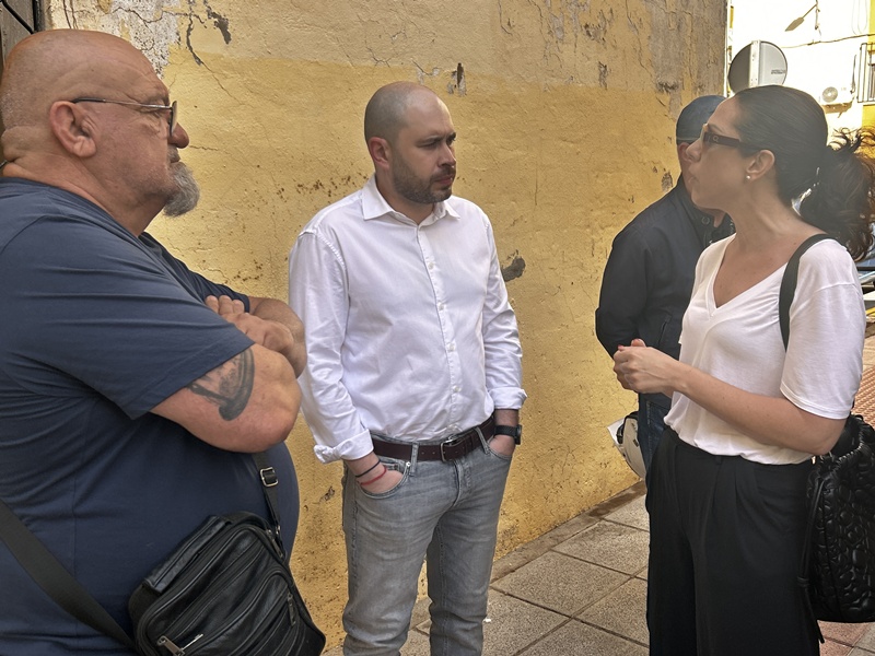 El PSOE reclama que se atiendan las demandas de Zurrón: arreglo de fachadas, ayuda para ascensores y mejora de parques infantiles