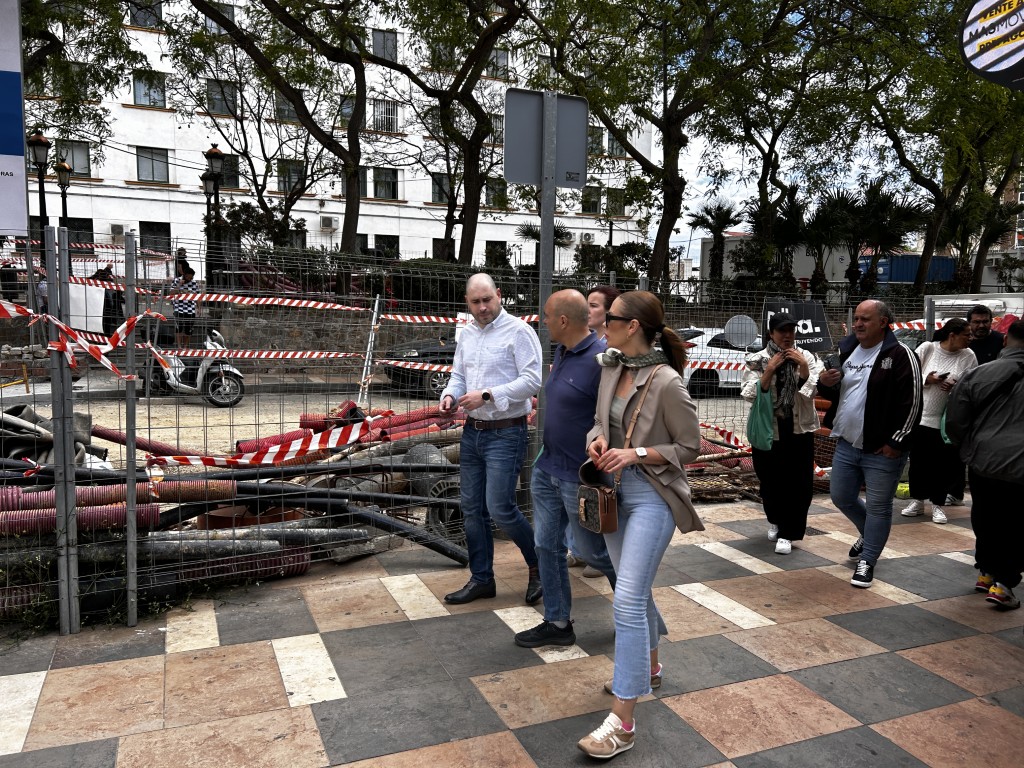 El PSOE acusa al Gobierno local de “improvisación” en las obras de Hadú y exige soluciones inmediatas