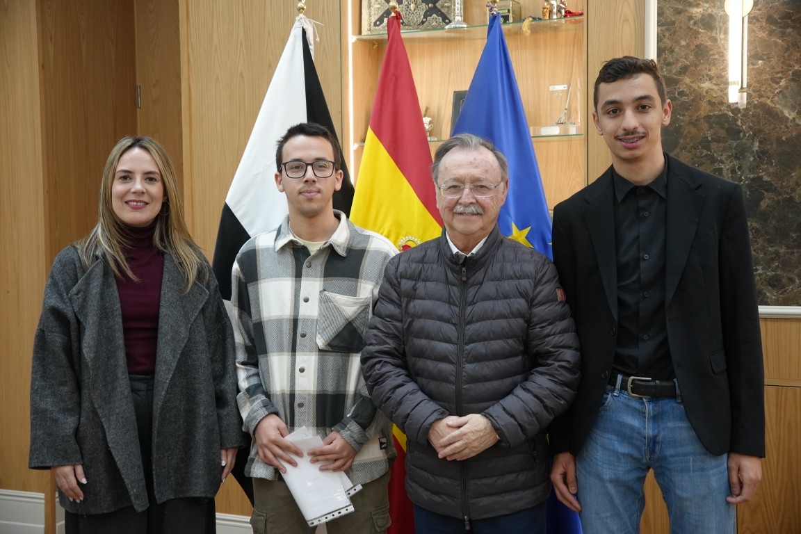 Vivas se reúne con el Movimiento Estudiantil de Ceuta