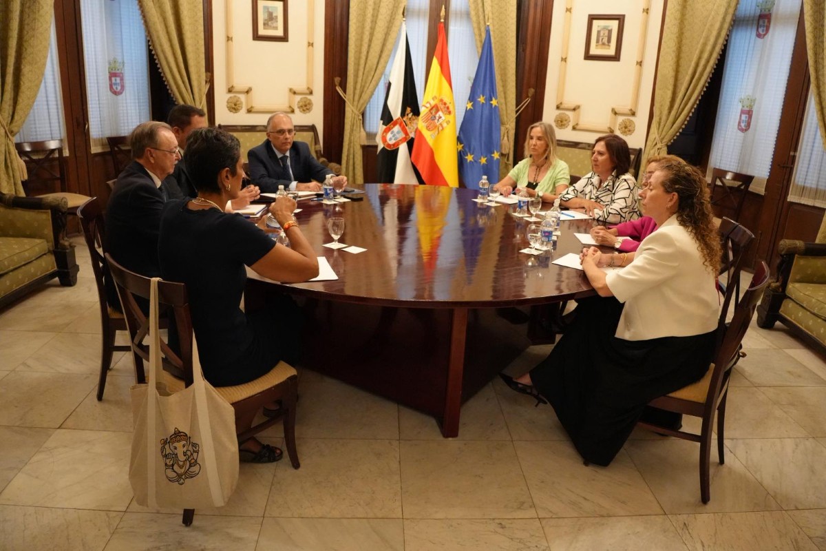 Vivas recibe Fiscal Estado Teresa Peramato 2