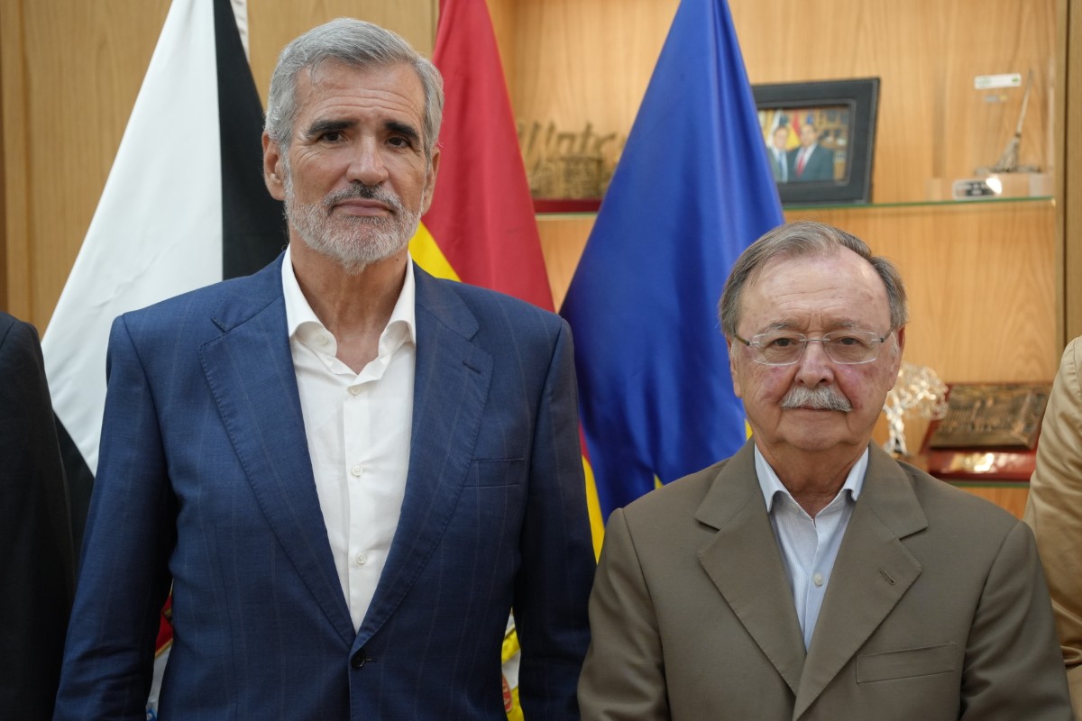 Baleària y Telefónica trasladan a Vivas su apoyo a Ceuta y comprometen nuevas inversiones