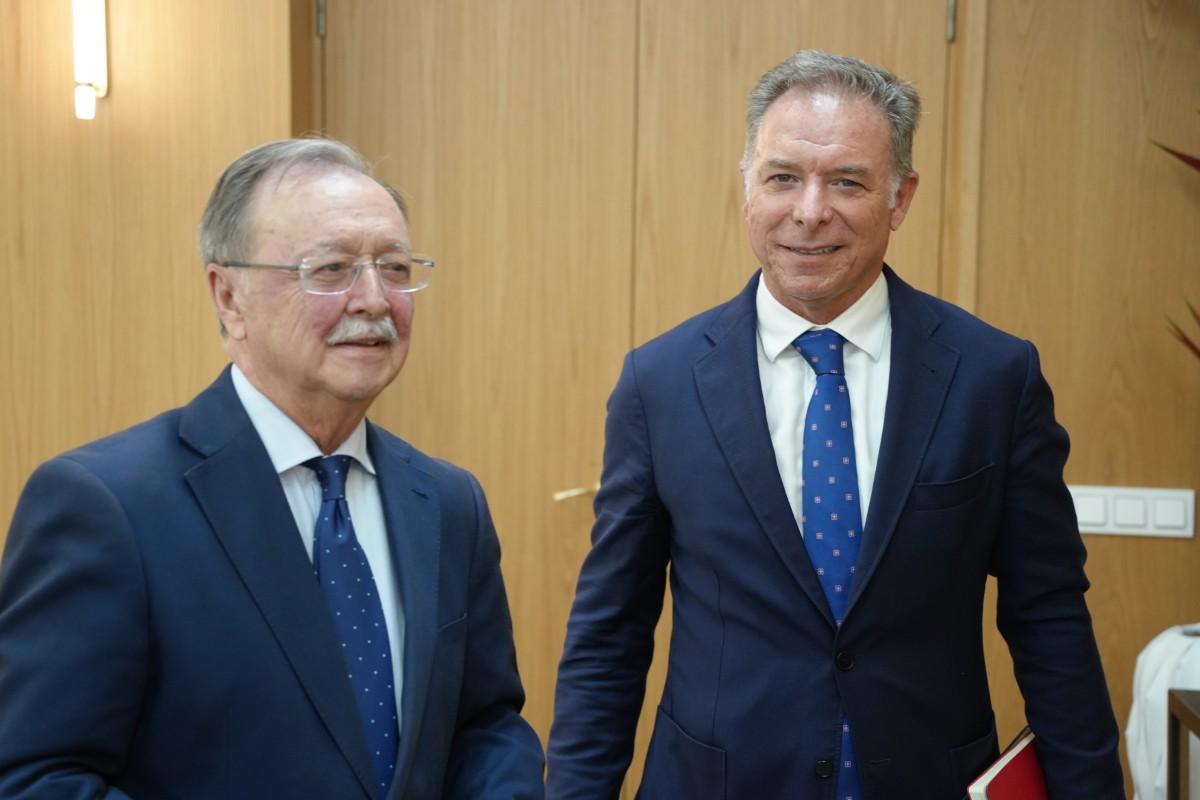 El director territorial del Santander traslada a Vivas su apoyo a Ceuta ante la crisis