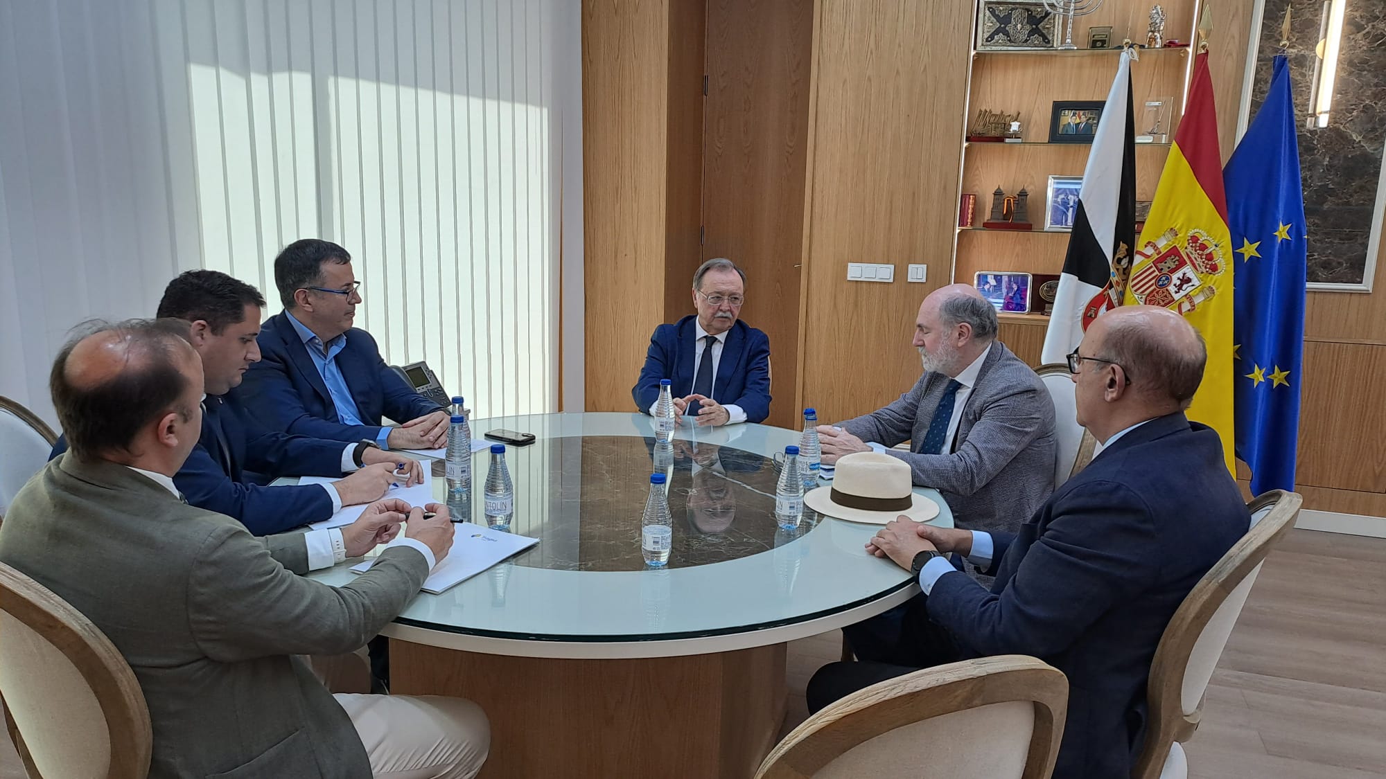 Juan Vivas mantiene una reunión de trabajo con el presidente del Grupo Tragsa