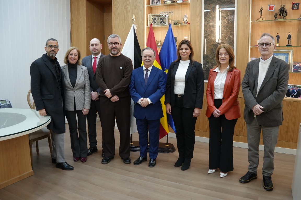 Juan Vivas recibe en su despacho al secretario de Estado de Sanidad