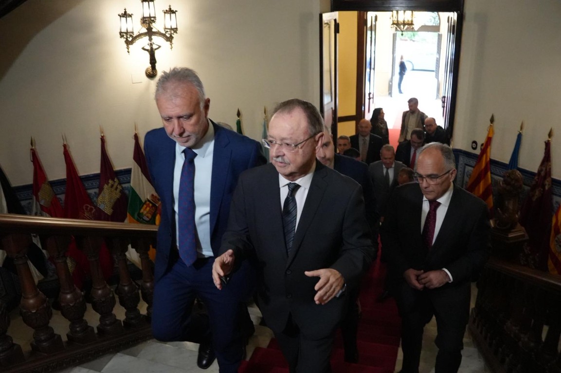 Juan Vivas se reúne con el ministro Ángel Torres con el Plan Integral y la inmigración como temas