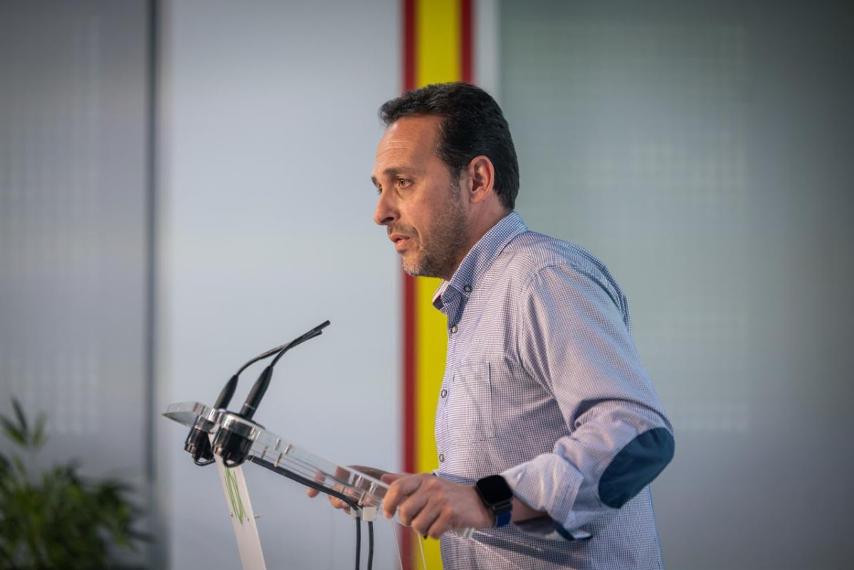 VOX exige la documentación de los contratos de emergencia para la acogida de menores