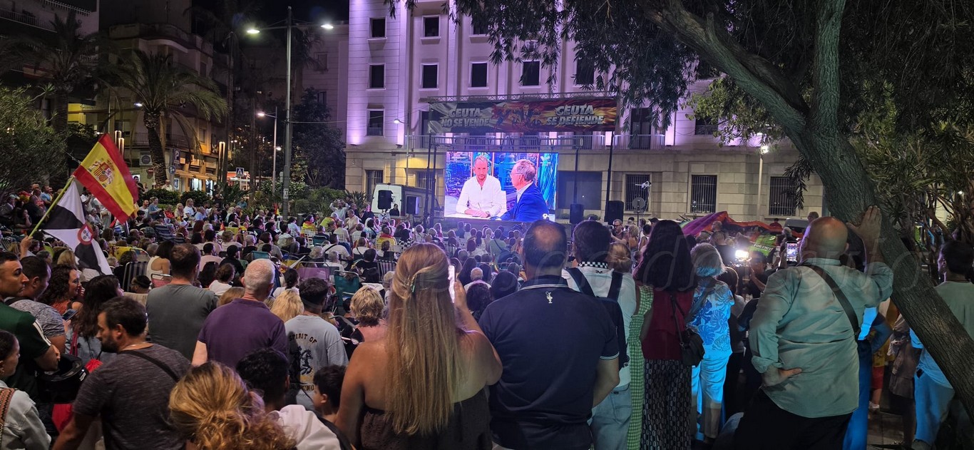 Ceuta se vuelca con Vivas en la Plaza de los Reyes para seguir su paso por El Hormiguero