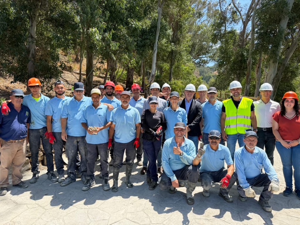 Nicola Cecchi visita la labor de los talleres de empleo en el entorno del Parque de San Amaro